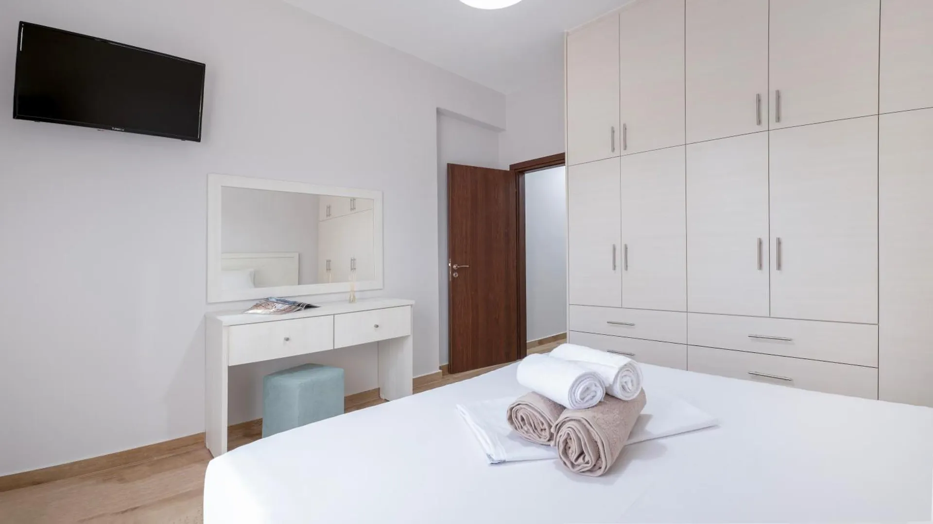 Aparthotel Aronios Villa With Private Pool And Casa Without Pool With Private Garden