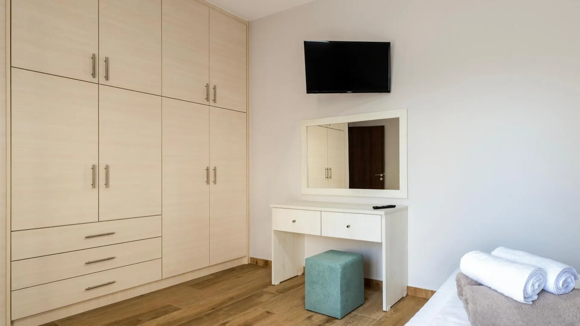 Apartahotel Aronios Villa With Private Pool And Casa Without Pool With Private Garden Grecia