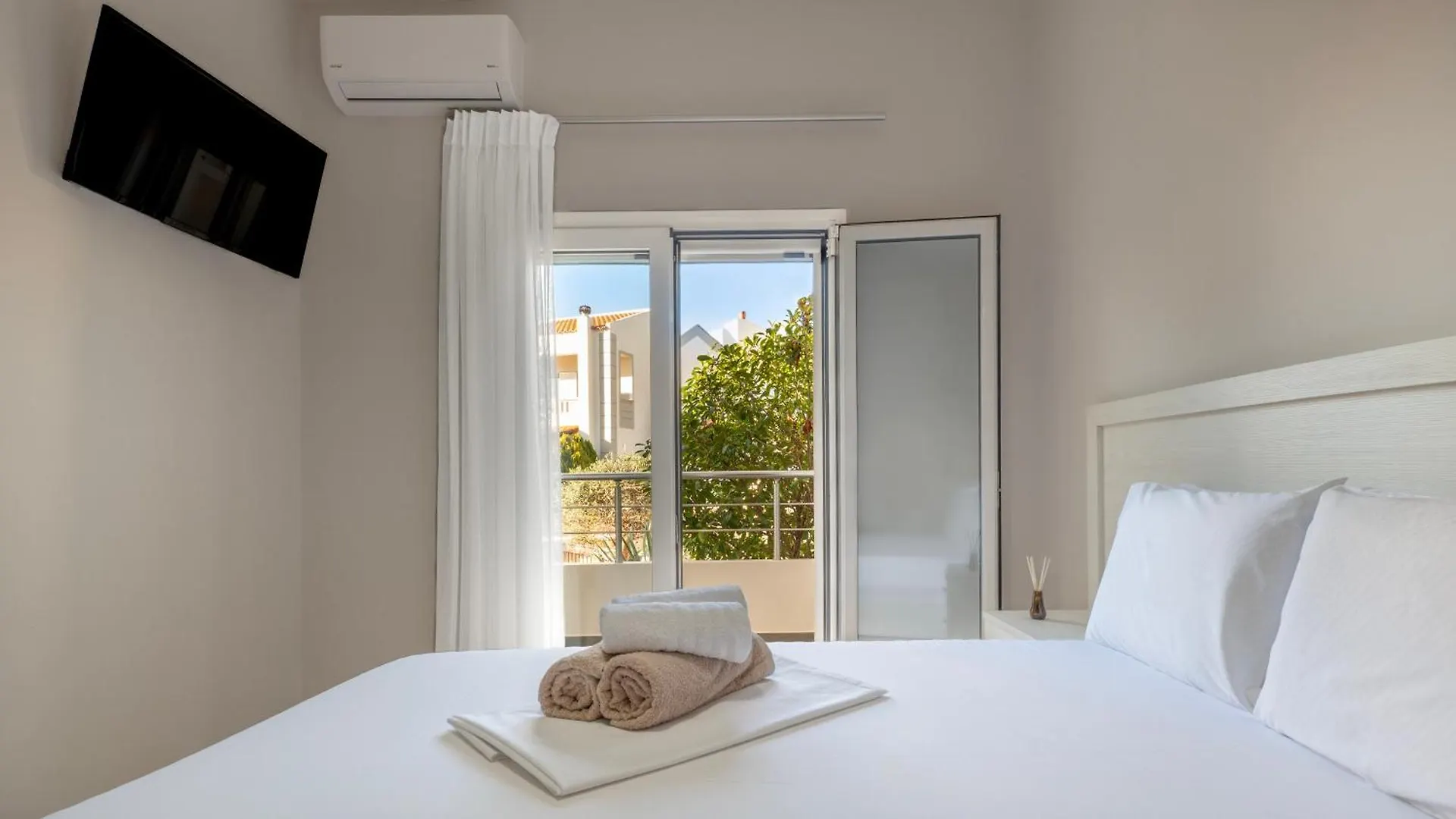 Aronios Villa With Private Pool And Casa Without Pool With Private Garden Aronion