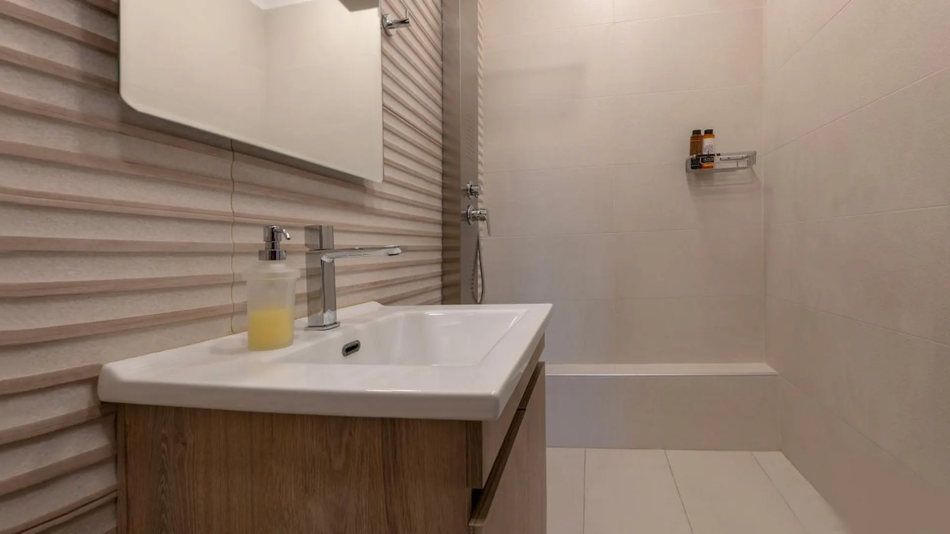Apartahotel Aronios Villa With Private Pool And Casa Without Pool With Private Garden